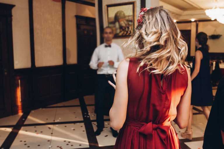 people-dancing-having-fun-at-wedding-party-Ottawa