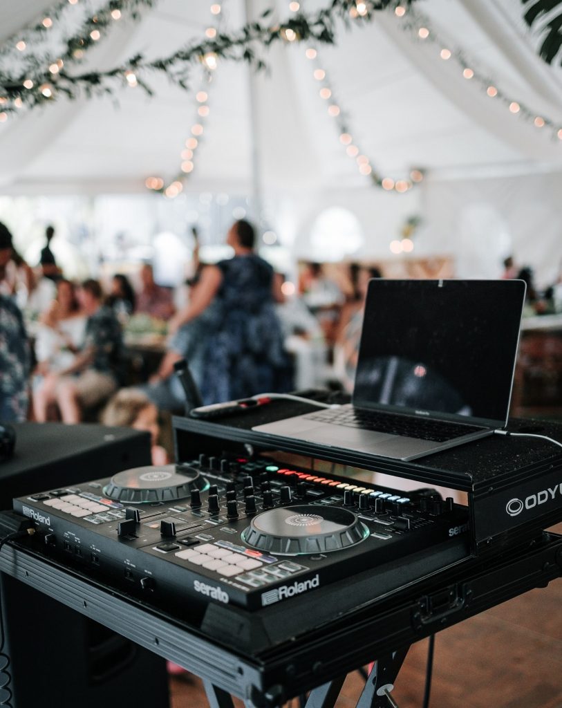 wedding dj in Ottawa playing music